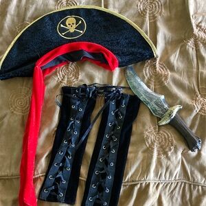 Pirate hat, arm wraps and knife